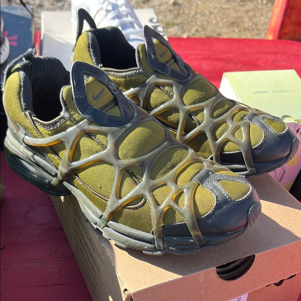 Air Kukini Nike Green Khaki and Black Cage Sneakers
Size 8